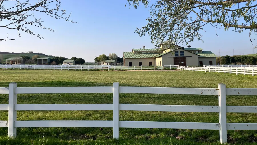 Farm & Ranch Fencing Farm & Ranch Fencing